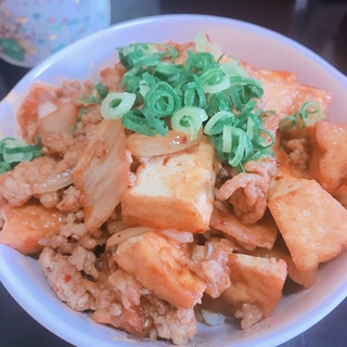 豚ひき肉と厚揚げとキムチ炒め丼